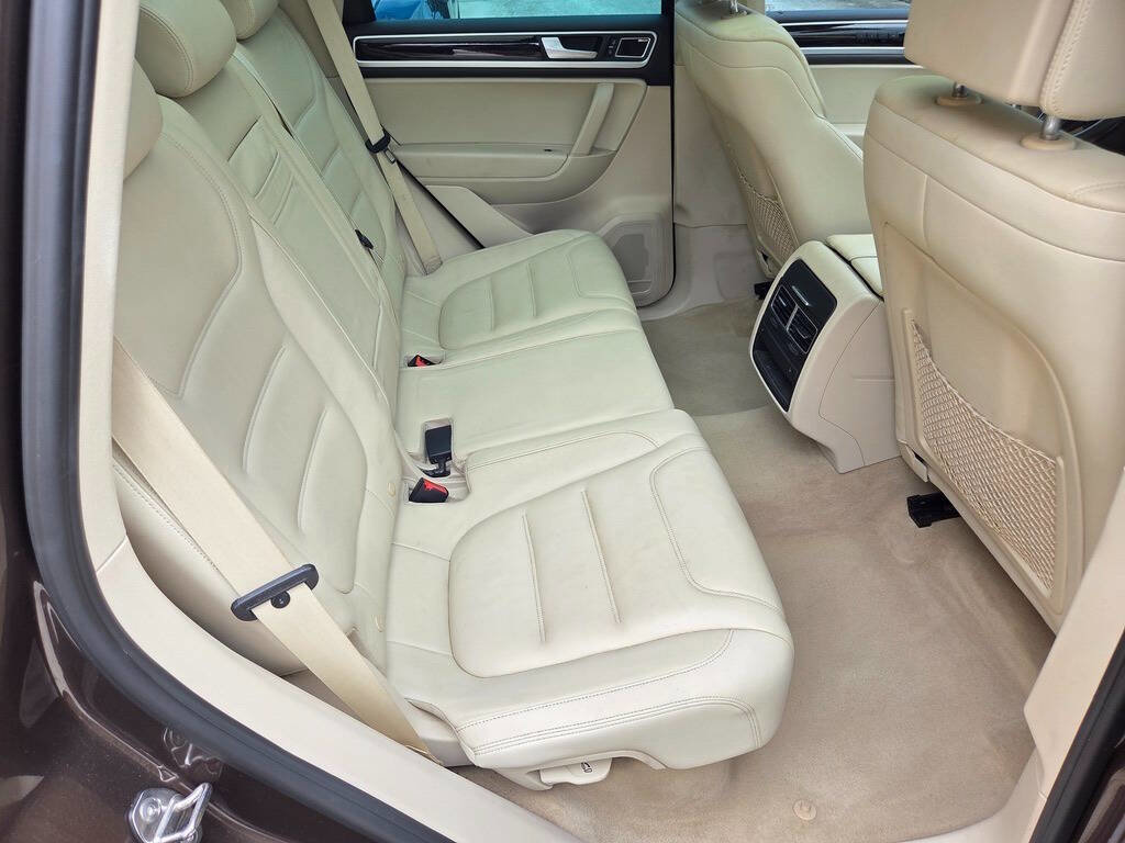 Used 2013 Volkswagen Touareg Executive AWD/4WD image 22