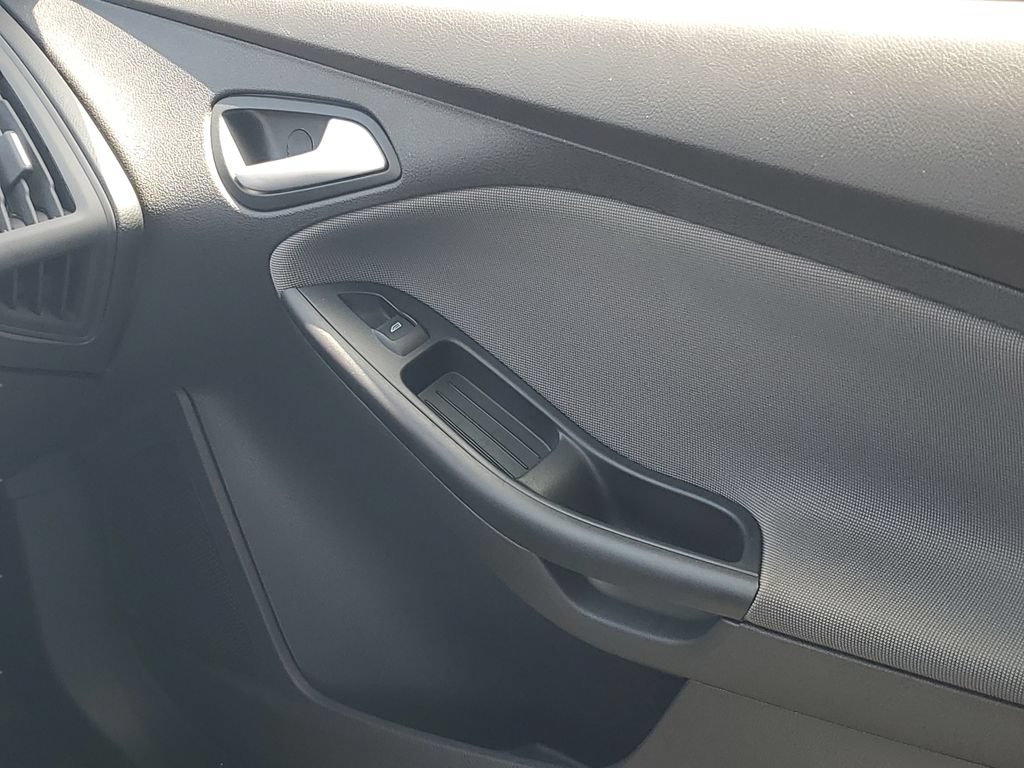 Used 2014 Ford Focus SE FWD image 13