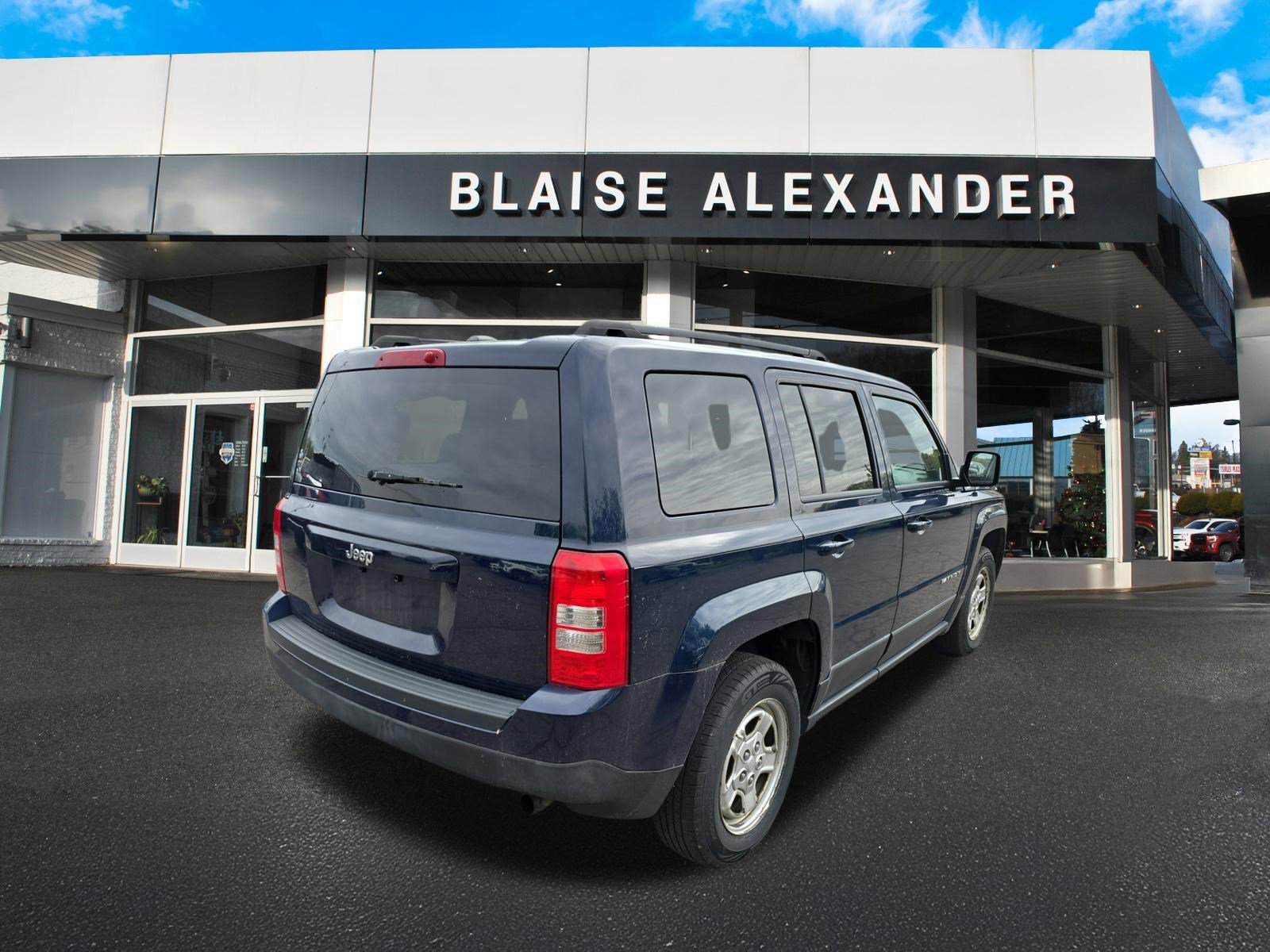 Used 2016 Jeep Patriot Sport w/ Power Value Group FWD image 3