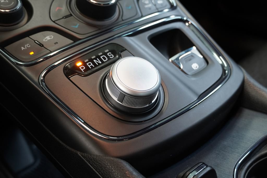 Used 2015 Chrysler 200 S w/ Comfort Group image 20