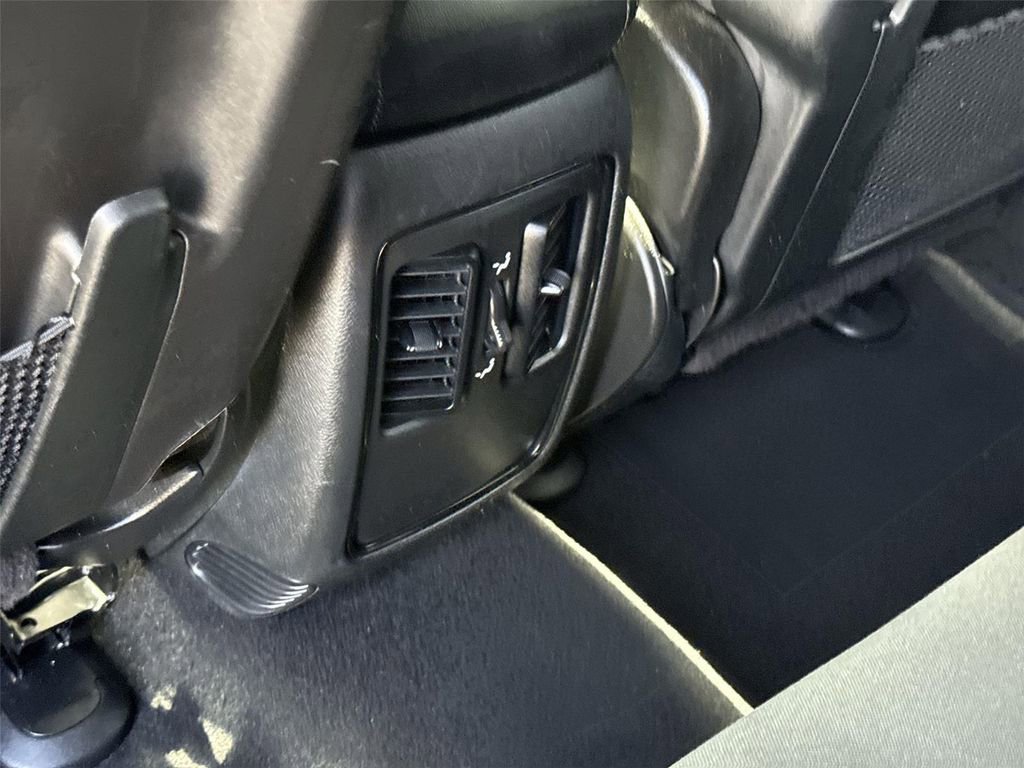 Used 2023 Dodge Durango SXT image 19