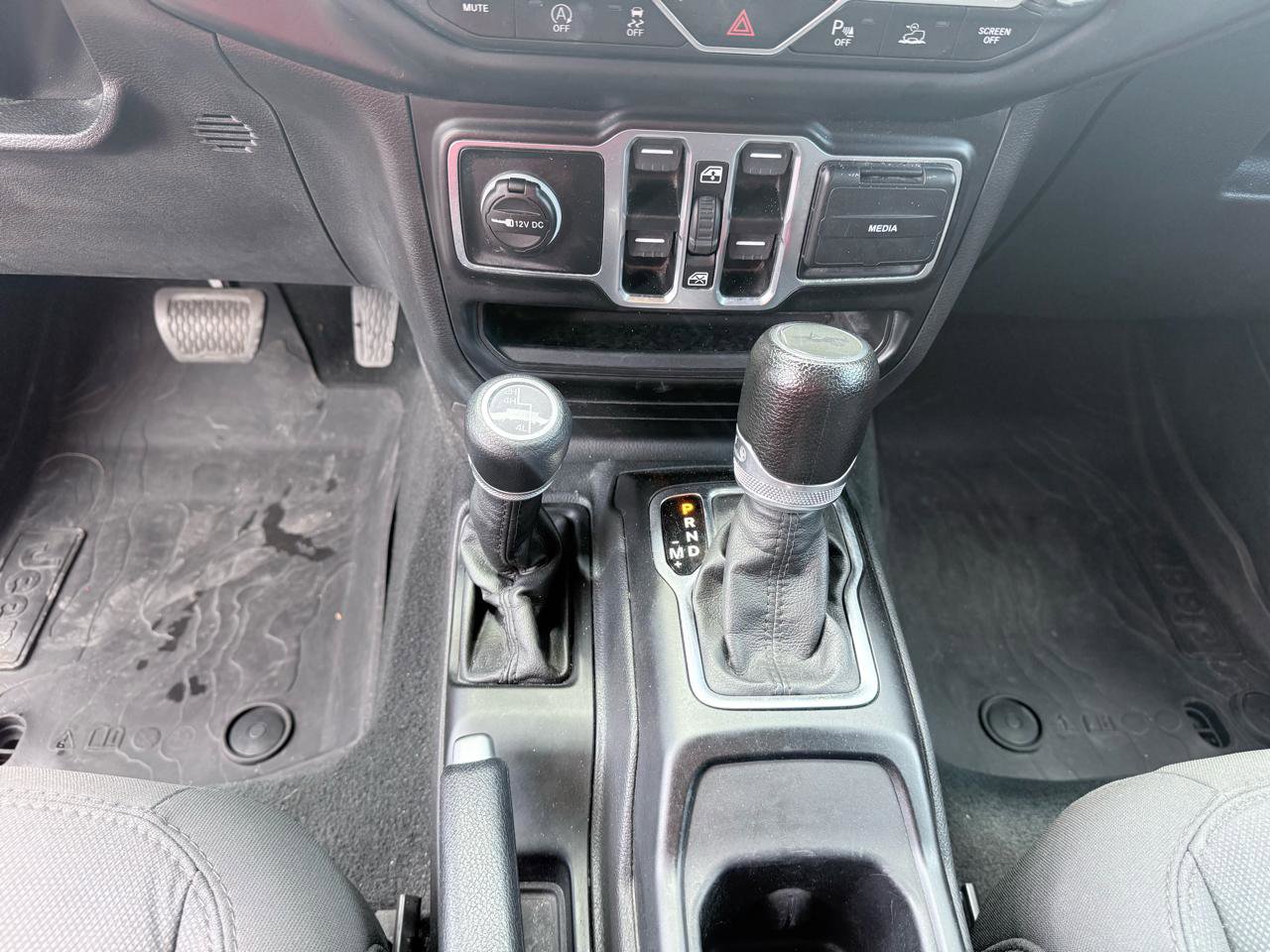 Used 2023 Jeep Wrangler Unlimited Sport image 18