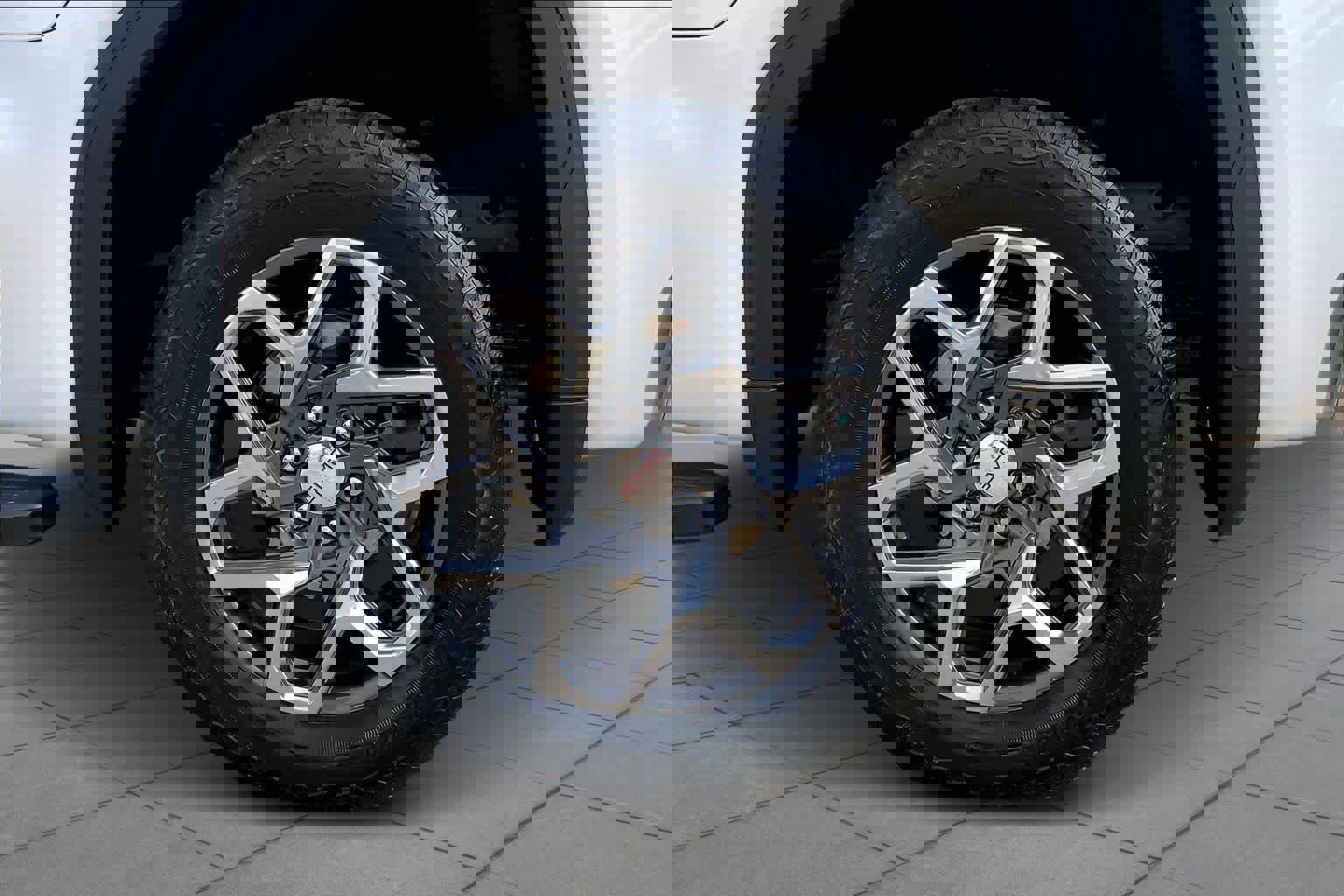 Certified 2023 GMC Sierra 1500 SLT image 10