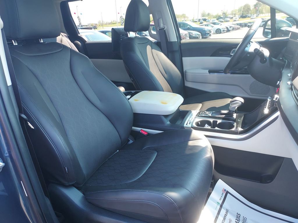 Certified 2024 Kia Carnival SX image 31