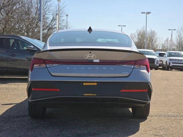 Certified 2025 Hyundai Elantra SEL image 19