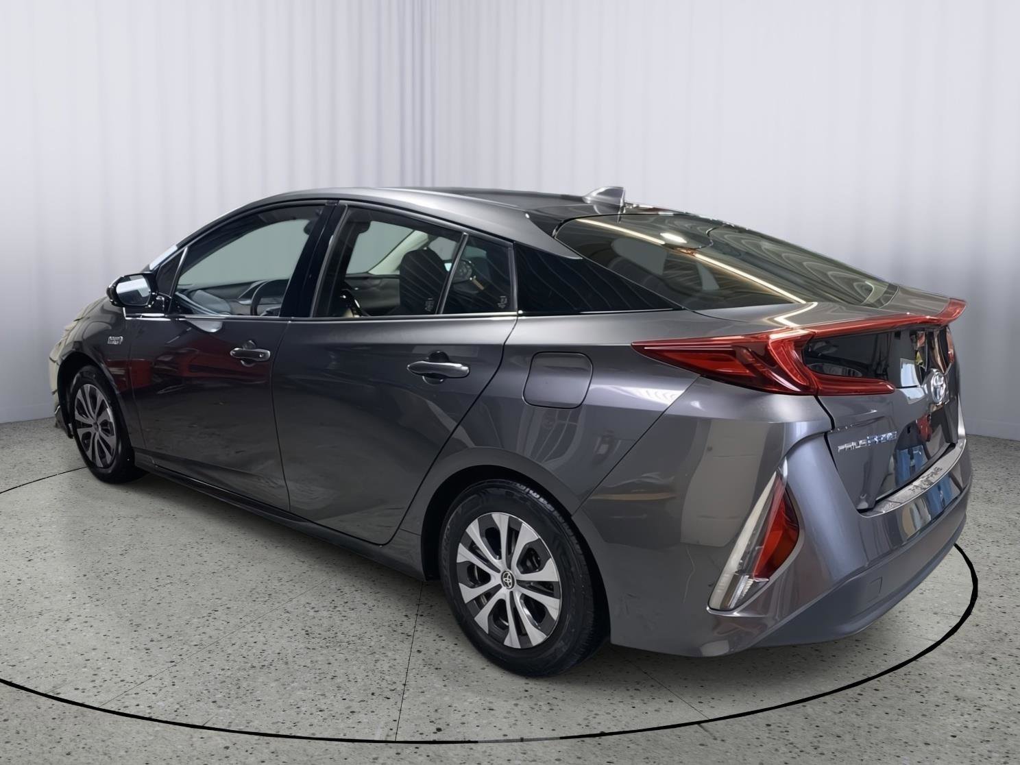Used 2020 Toyota Prius Prime LE image 5
