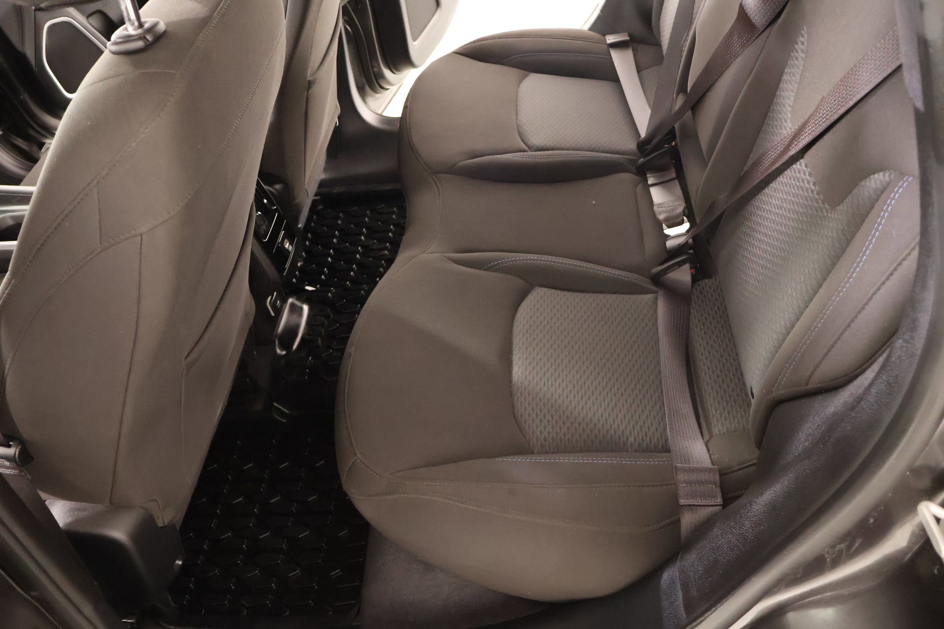 Used 2023 Jeep Compass Sport image 10