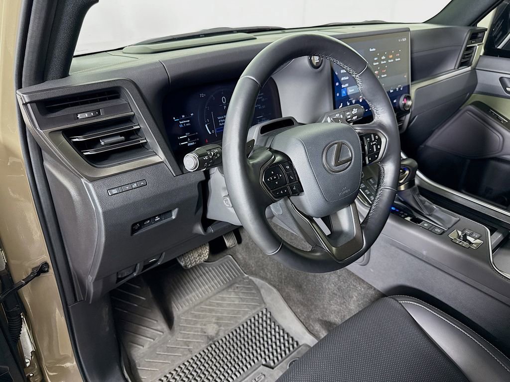 Used 2024 Lexus GX 550 image 9