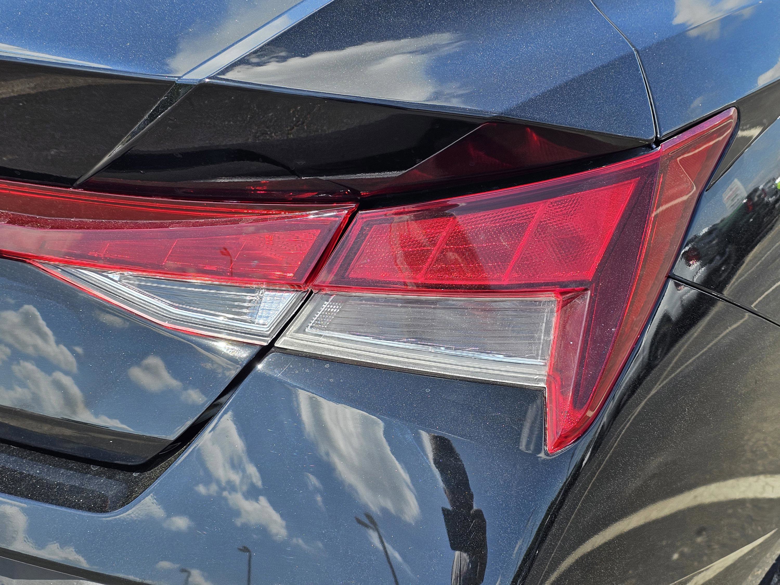 Used 2025 Hyundai Elantra Limited image 9