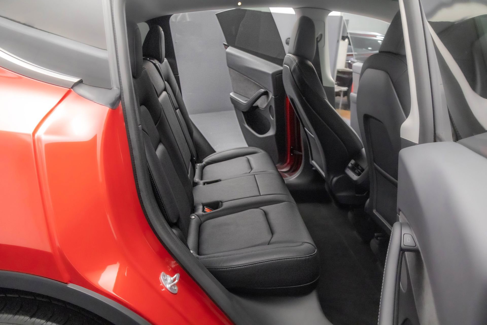 Used 2022 Tesla Model Y Long Range image 32