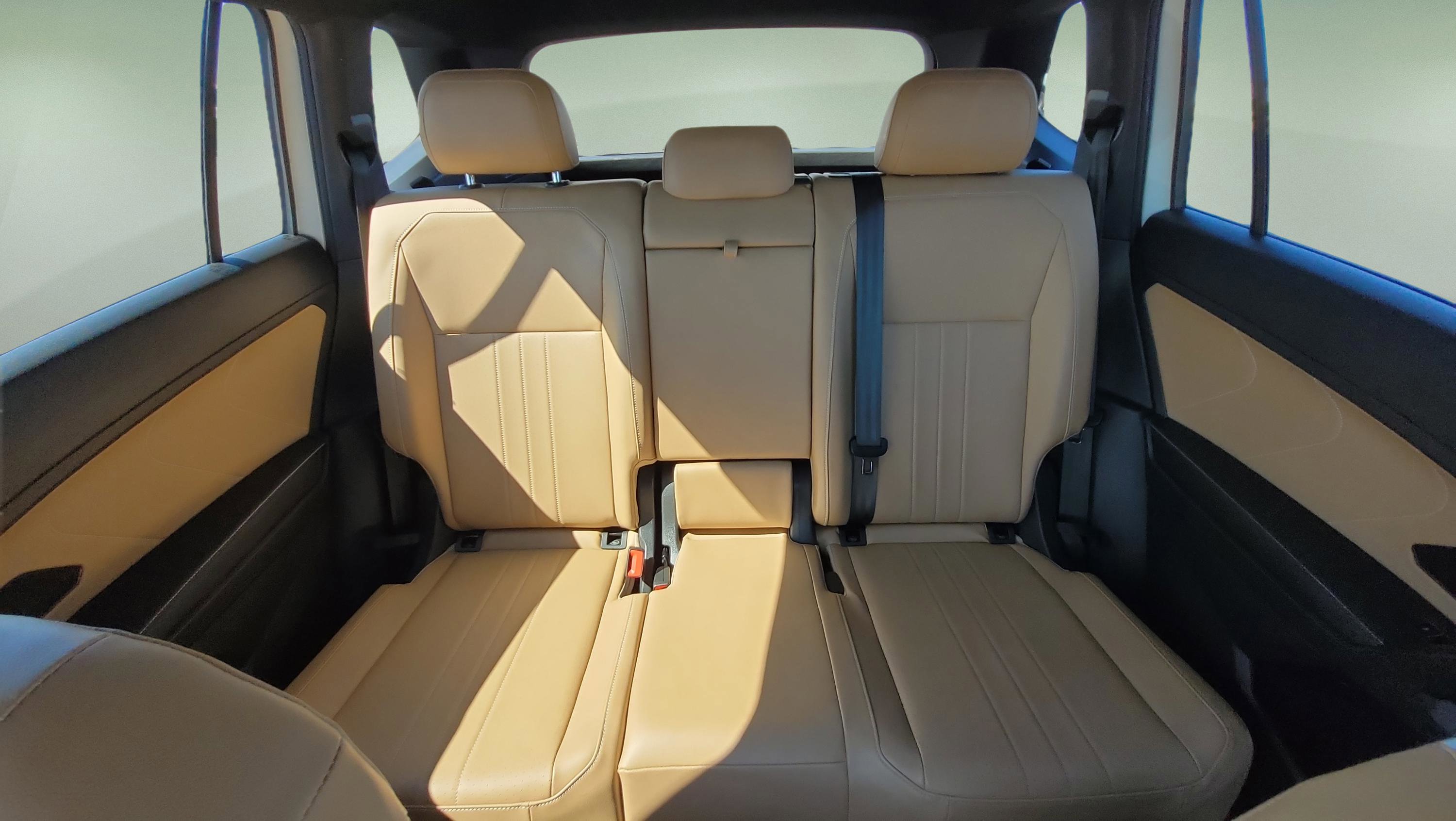 Used 2024 Volkswagen Tiguan SE R-Line AWD/4WD image 18