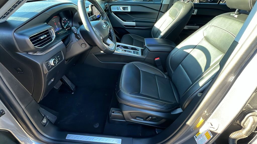 Used 2022 Ford Explorer Limited w/ Equipment Group 301A image 13