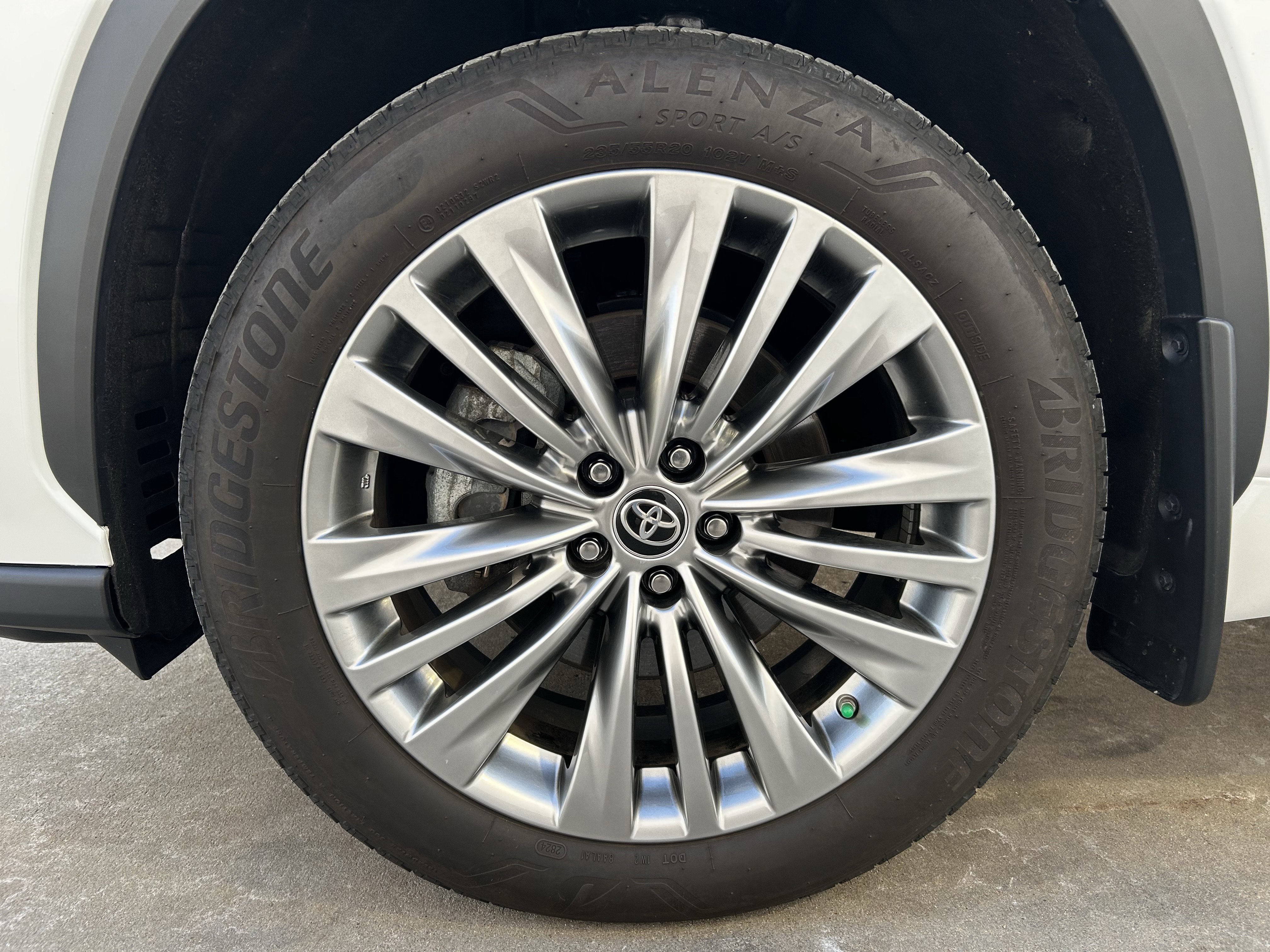 Used 2024 Toyota Highlander Platinum AWD/4WD image 12