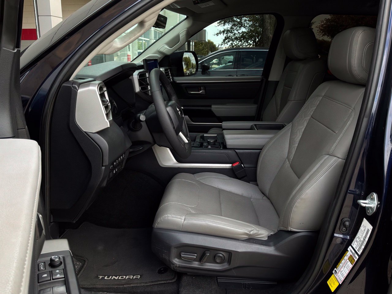 Used 2023 Toyota Tundra Limited AWD/4WD image 10
