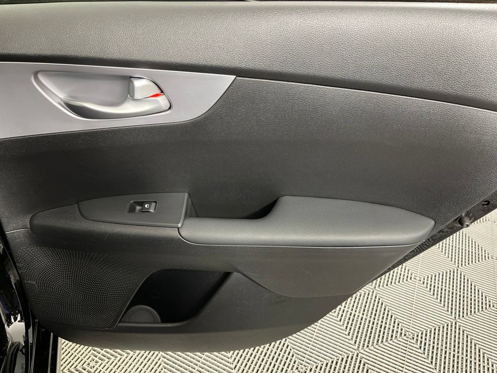 Used 2023 Kia Forte LXS w/ LXS Technology Package FWD image 18