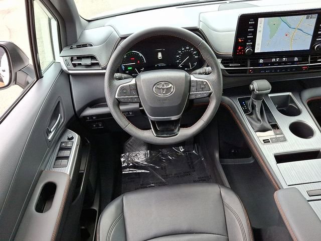 Used 2023 Toyota Sienna XSE image 15