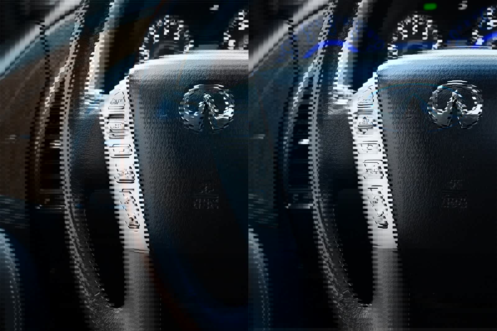 Used 2015 INFINITI QX80 Luxe w/ 22" Wheel Package image 10