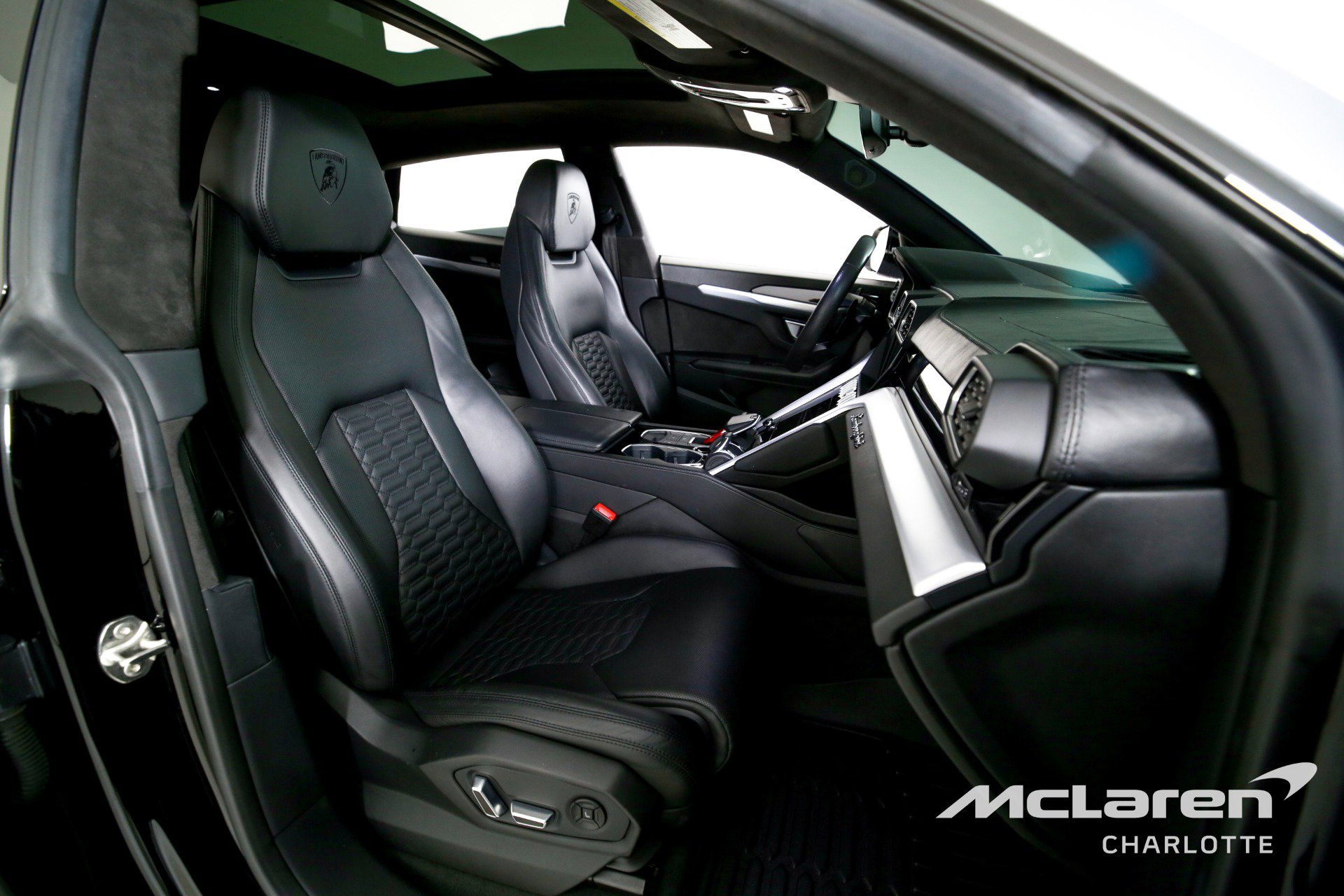 Used 2019 Lamborghini Urus image 28