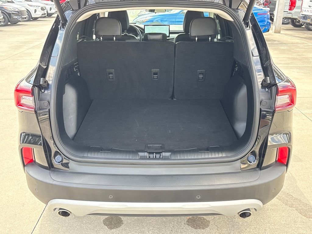 Certified 2025 Ford Escape SE image 30
