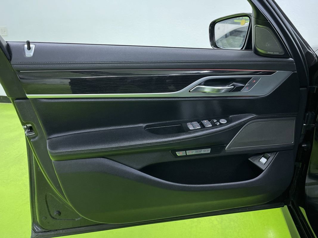 Used 2017 BMW 740i image 15