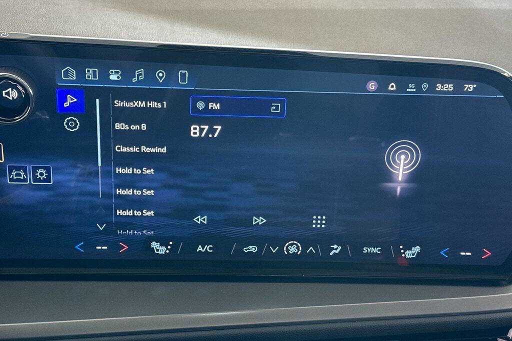 New 2026 Chevrolet Traverse LT w/ Sun and Wheel Package image 17