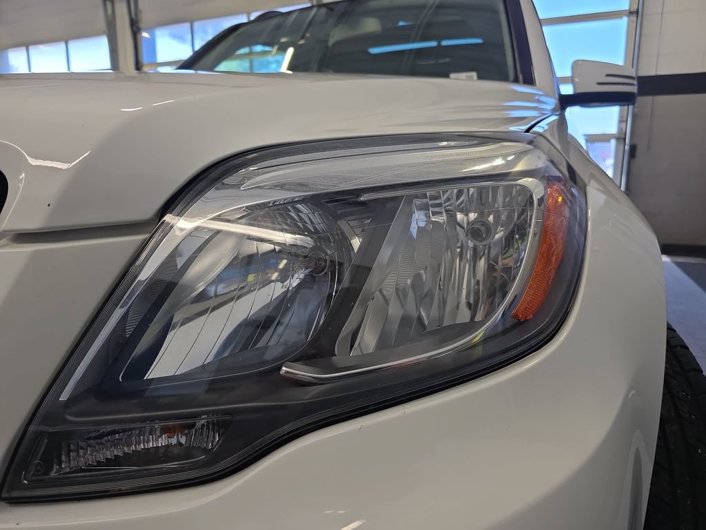 Used 2015 Mercedes-Benz GLK 350 4MATIC image 33