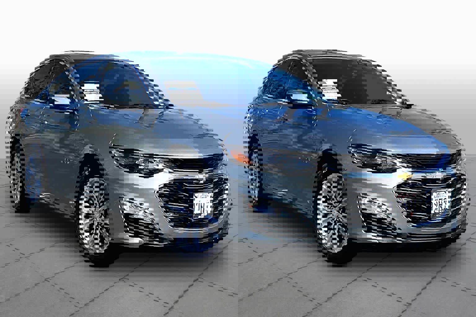 Used 2023 Chevrolet Malibu LT FWD image 2