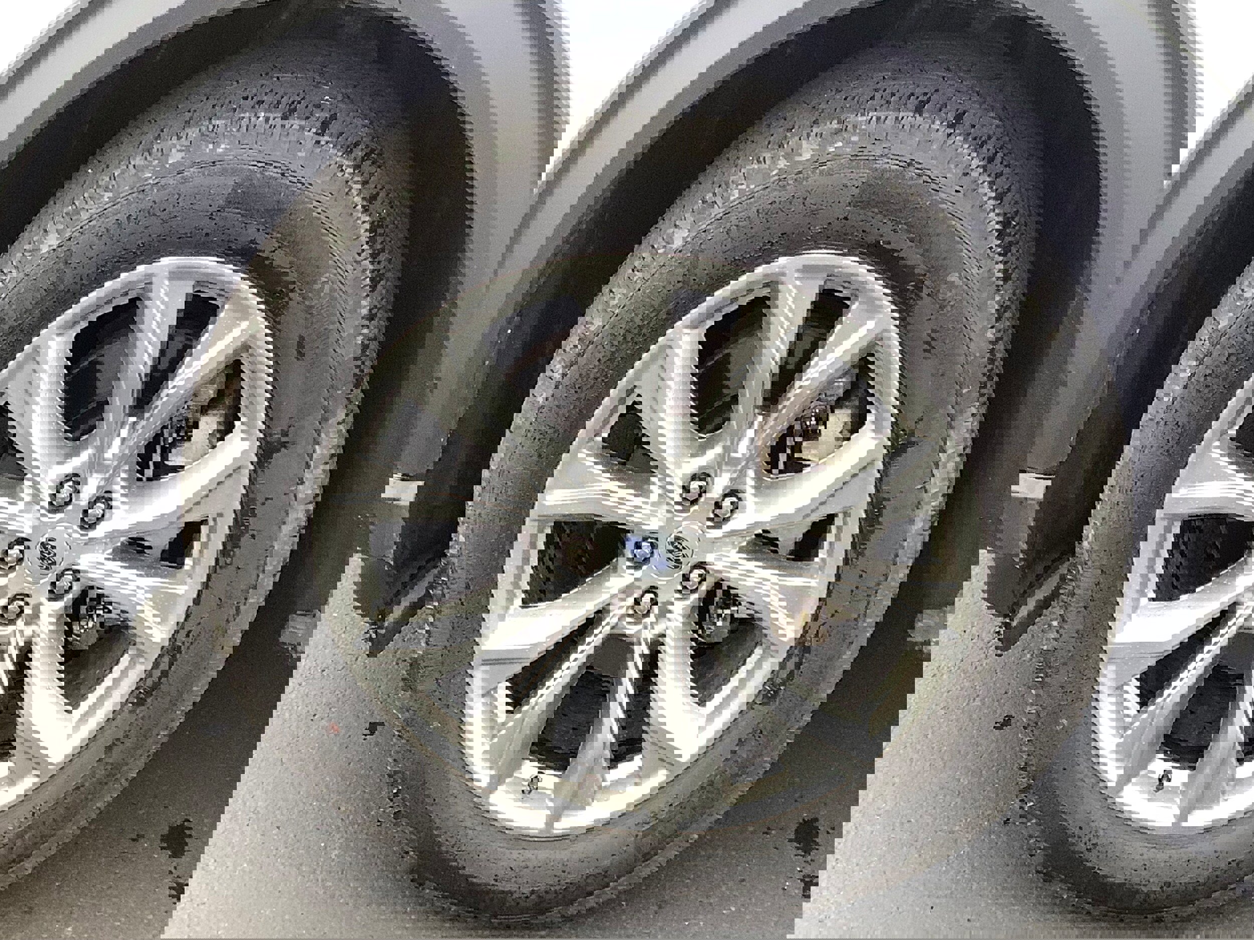 Used 2023 Ford Explorer XLT w/ Equipment Group 202A image 4