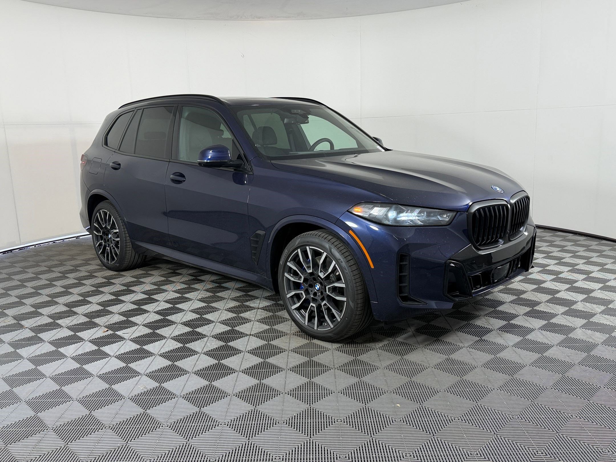 New 2026 BMW X5 xDrive50e w/ M Sport Package AWD/4WD image 7