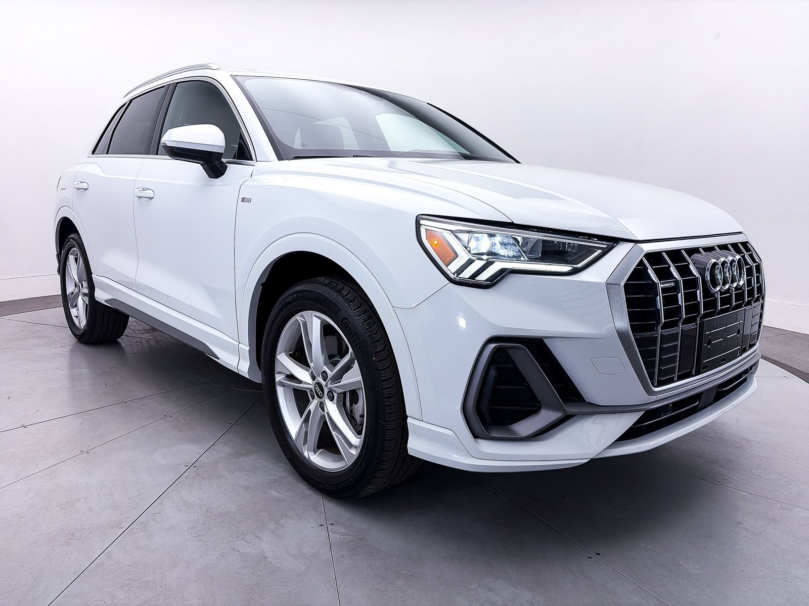 Used 2023 Audi Q3 2.0T Premium w/ Convenience Package AWD/4WD image 10
