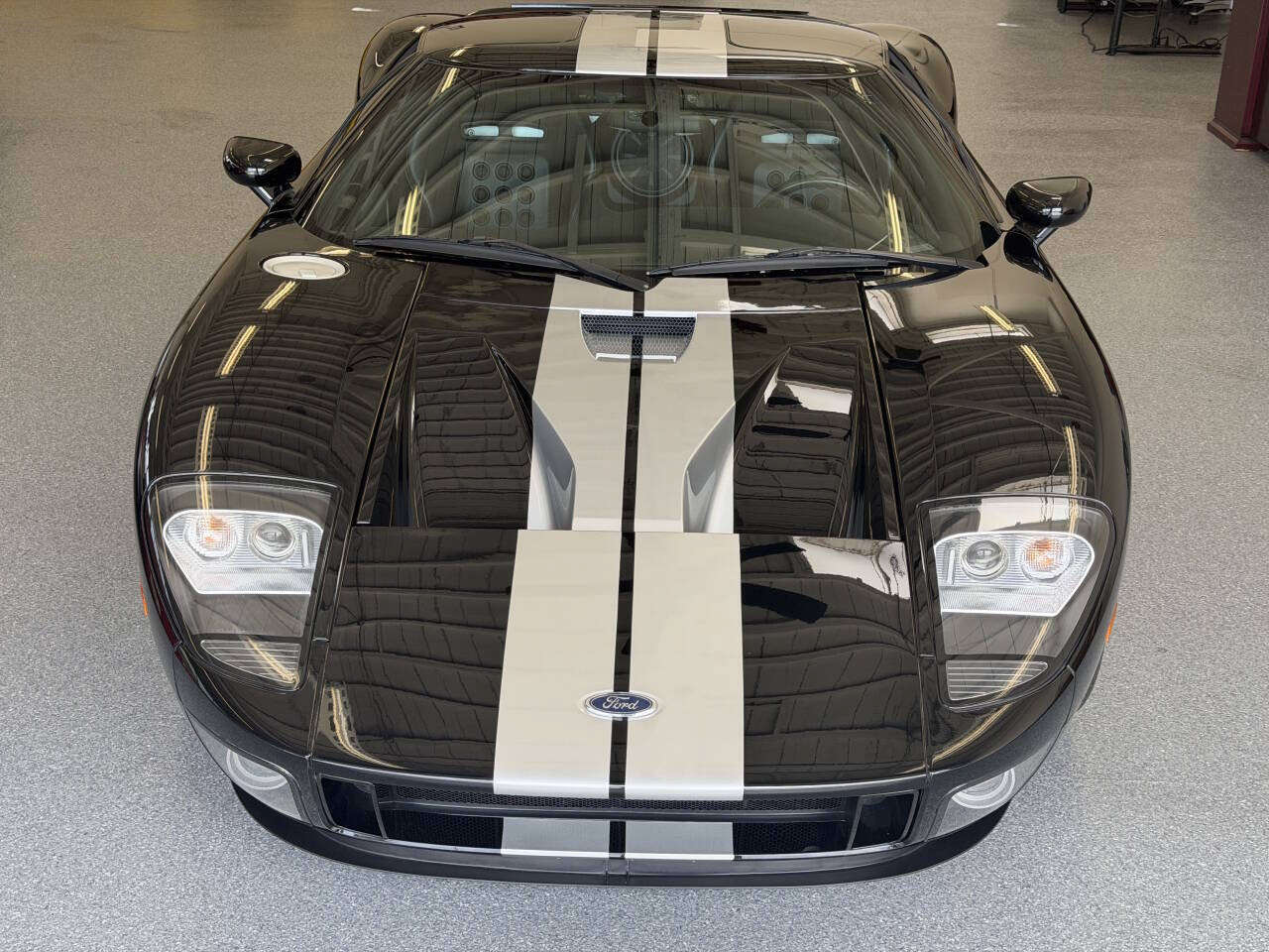 Used 2005 Ford GT RWD image 4