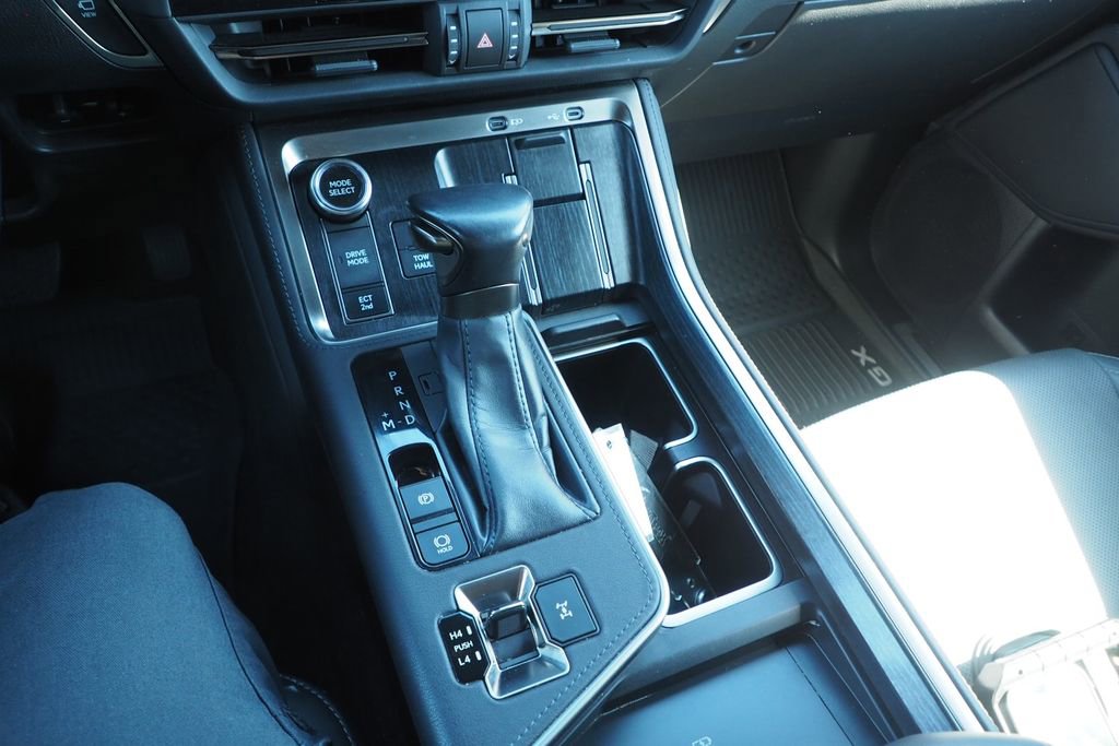 Used 2024 Lexus GX 550 w/ Accessory Package (2T) image 23