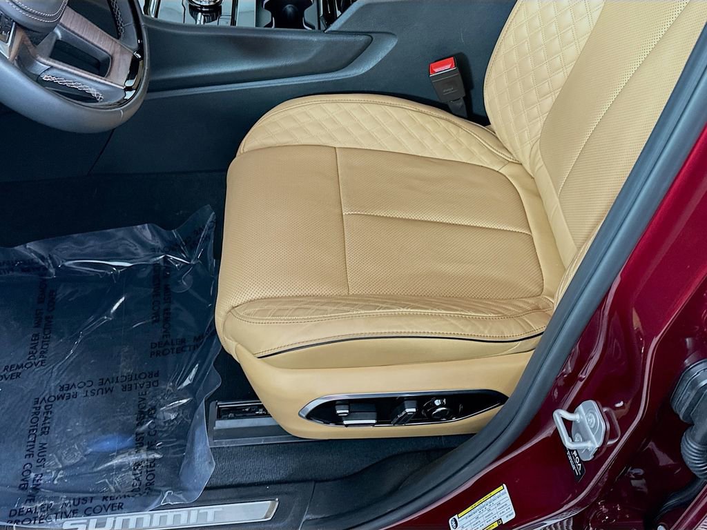 Certified 2025 Jeep Grand Cherokee L Summit w/ Obsidian Package image 31