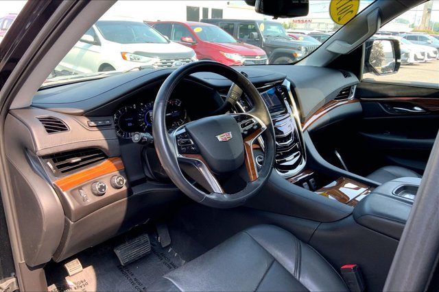 Used 2017 Cadillac Escalade ESV Luxury AWD/4WD image 14