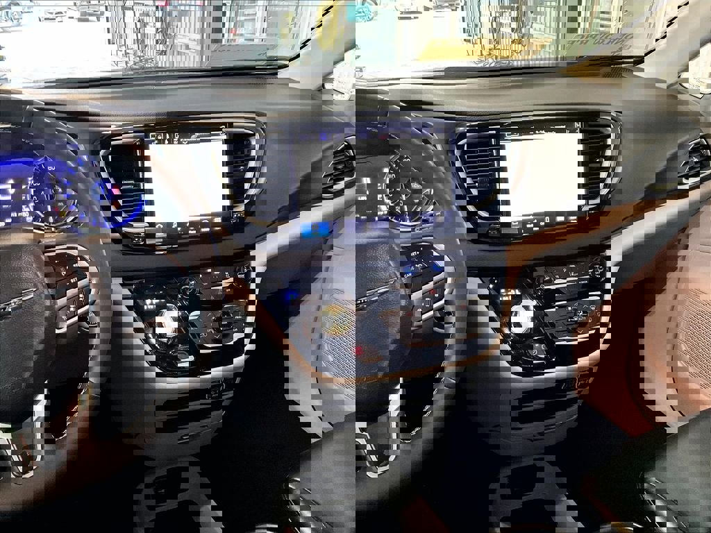 Used 2023 Chrysler Pacifica Touring-L image 19