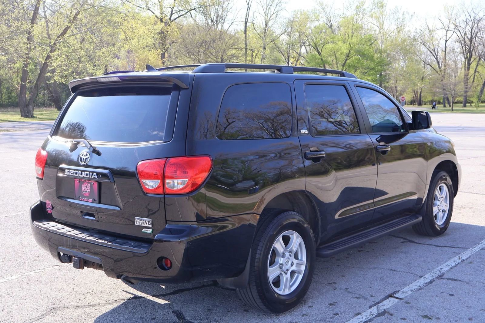 Used 2015 Toyota Sequoia SR5 w/ Premium Package AWD/4WD image 7