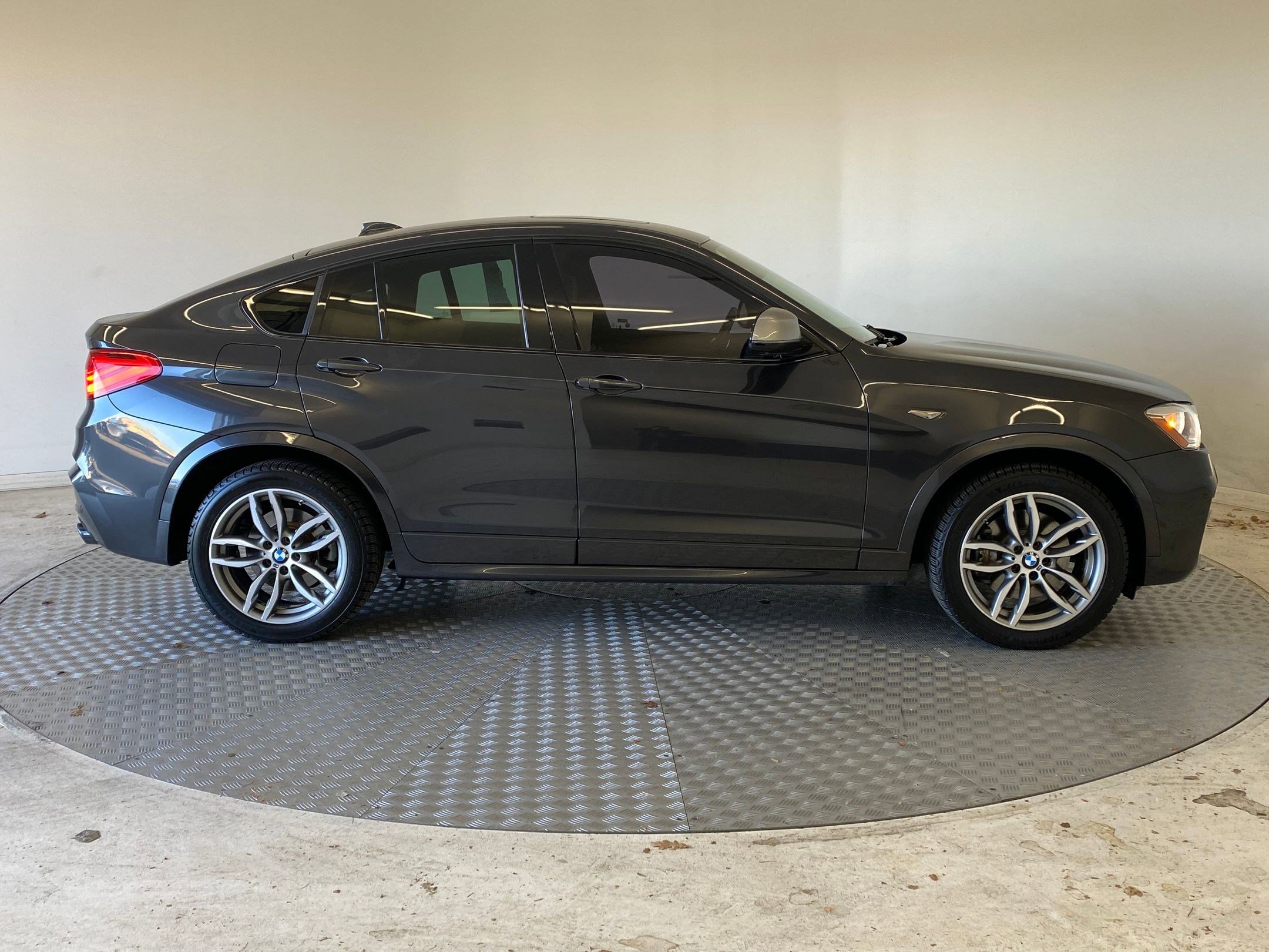 Used 2017 BMW X4 M40i image 7
