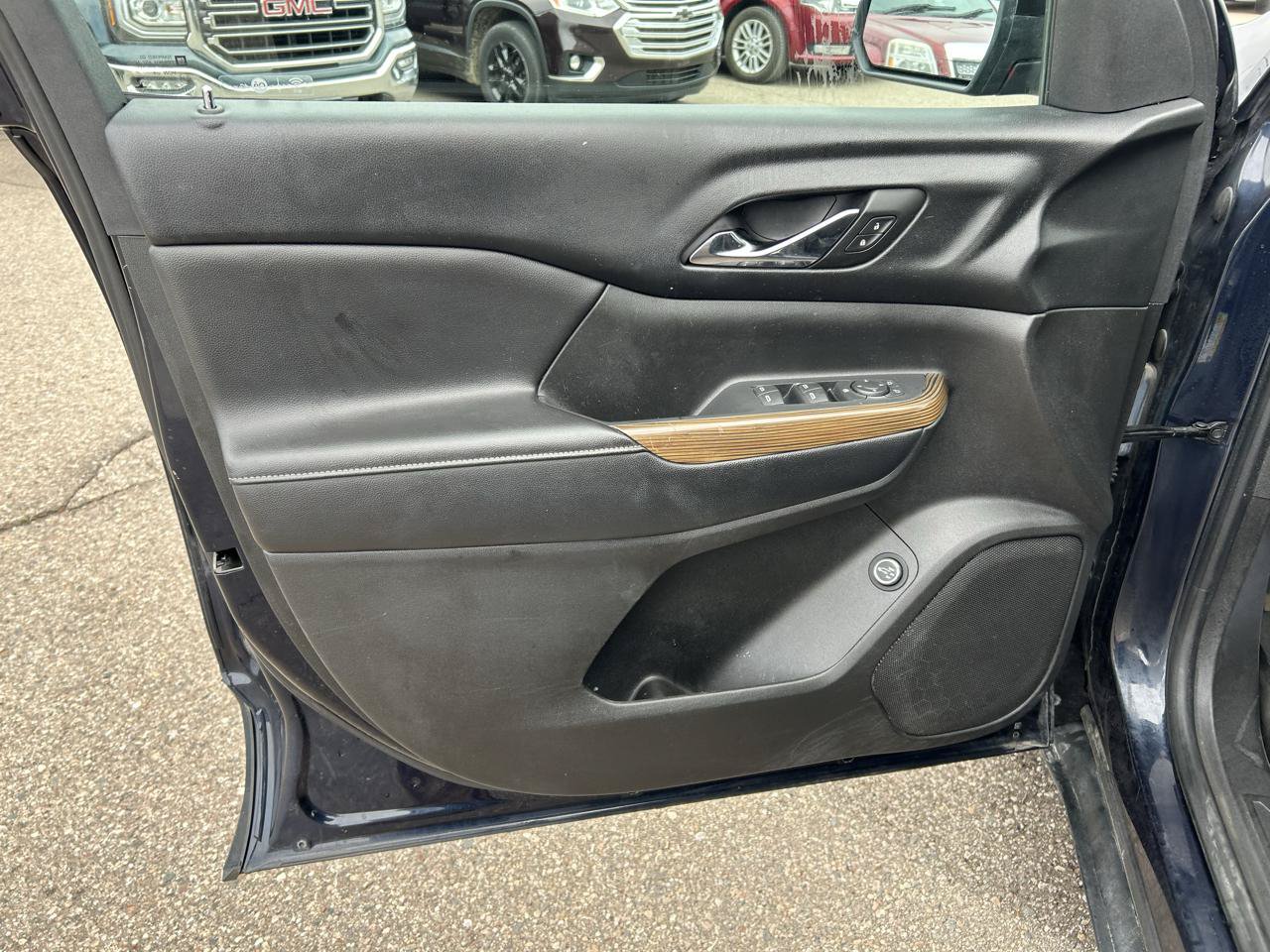 Used 2017 GMC Acadia SLE FWD image 15