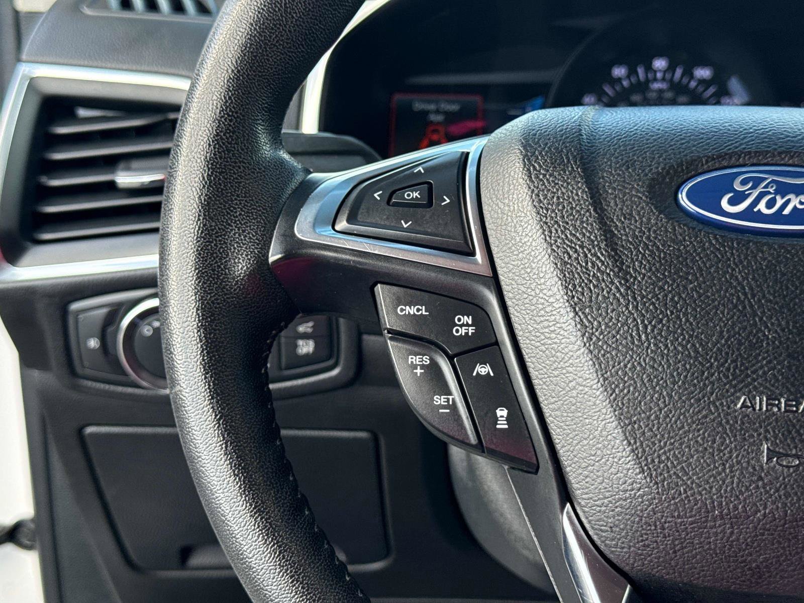 Used 2019 Ford Edge Titanium image 31