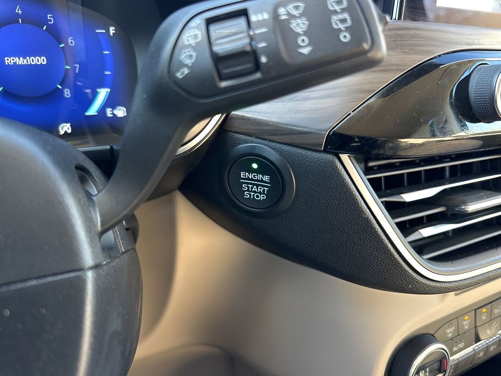 Used 2020 Ford Escape Titanium image 23