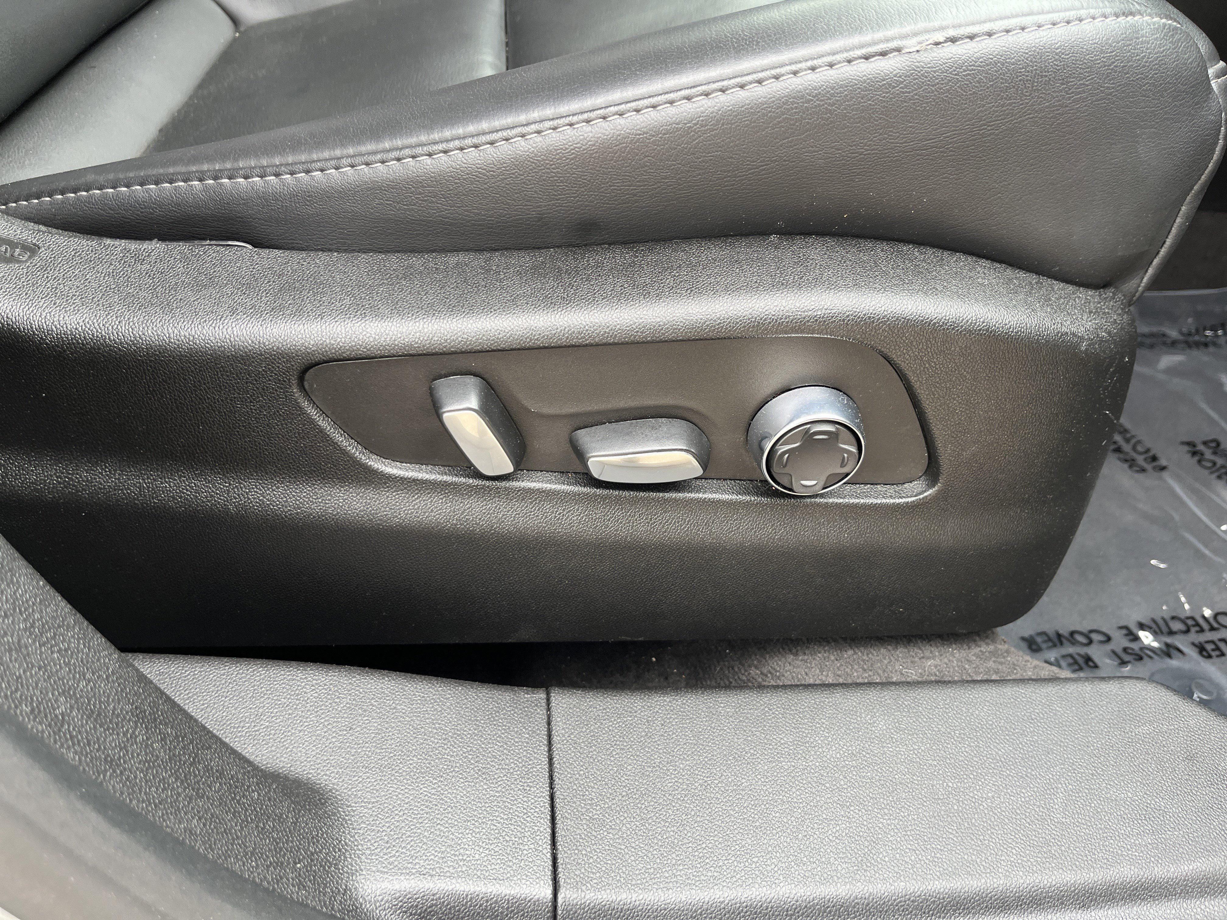 Used 2024 Cadillac XT4 Premium Luxury image 22