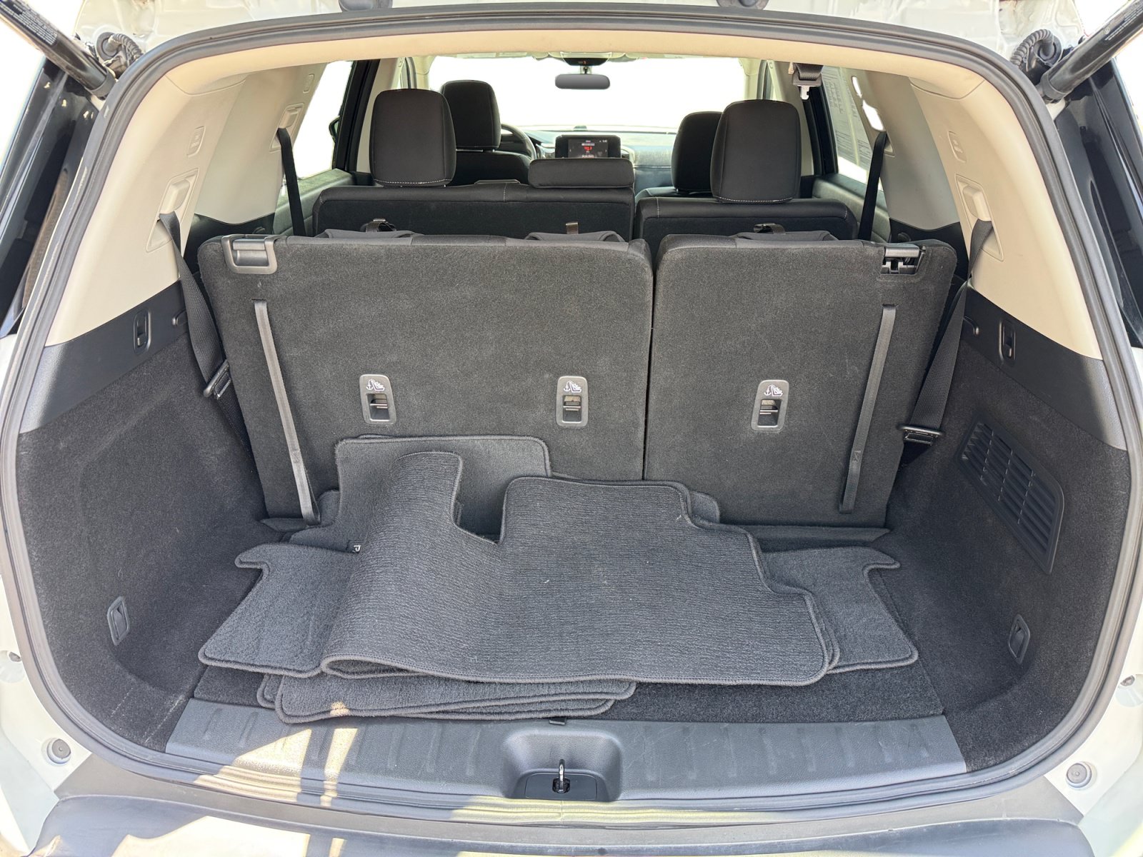 Used 2025 Nissan Pathfinder SV AWD/4WD image 17