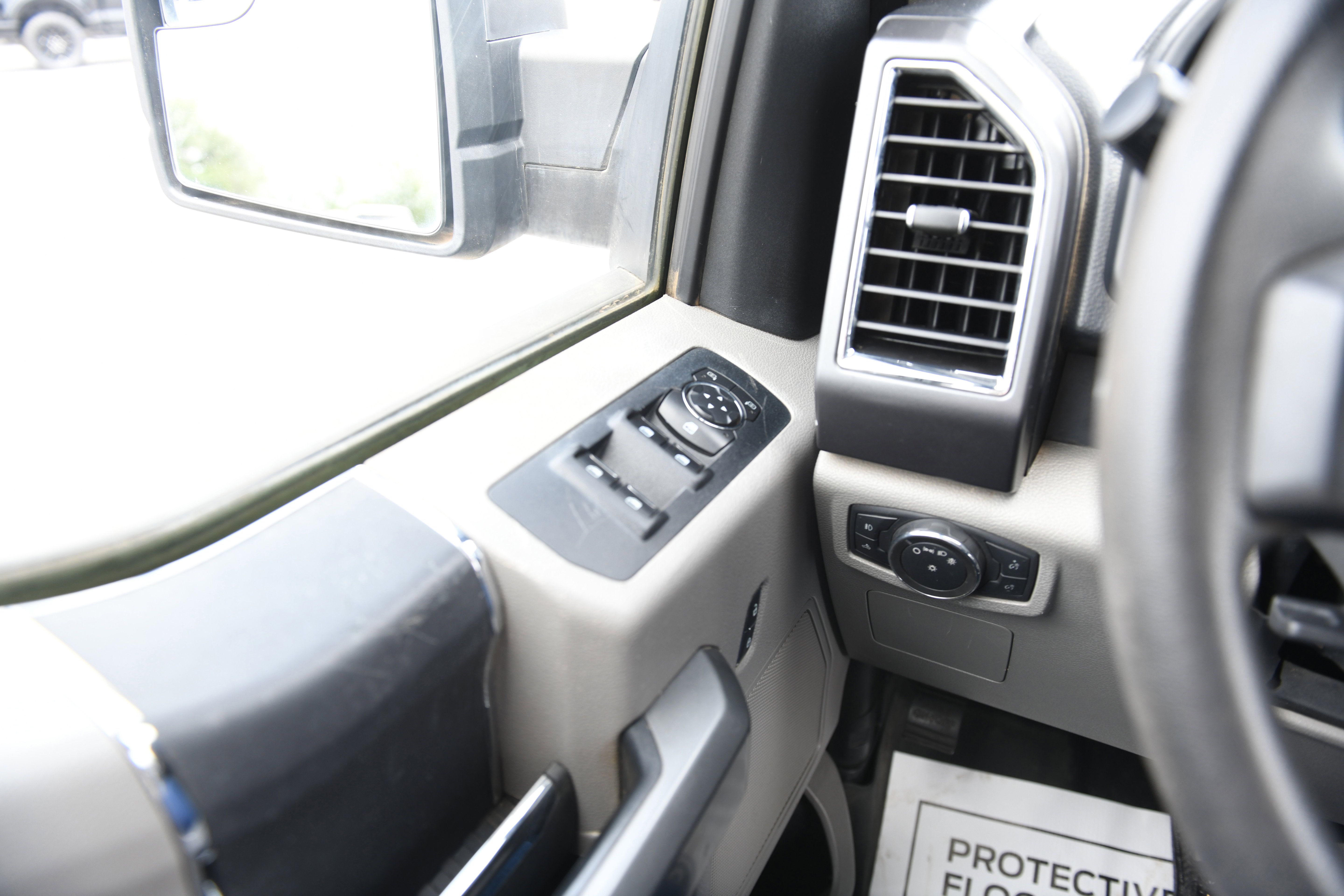 Used 2016 Ford F150 XLT AWD/4WD image 17