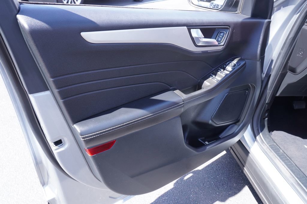 Used 2021 Ford Escape SE w/ SE Sport Appearance Package FWD image 14