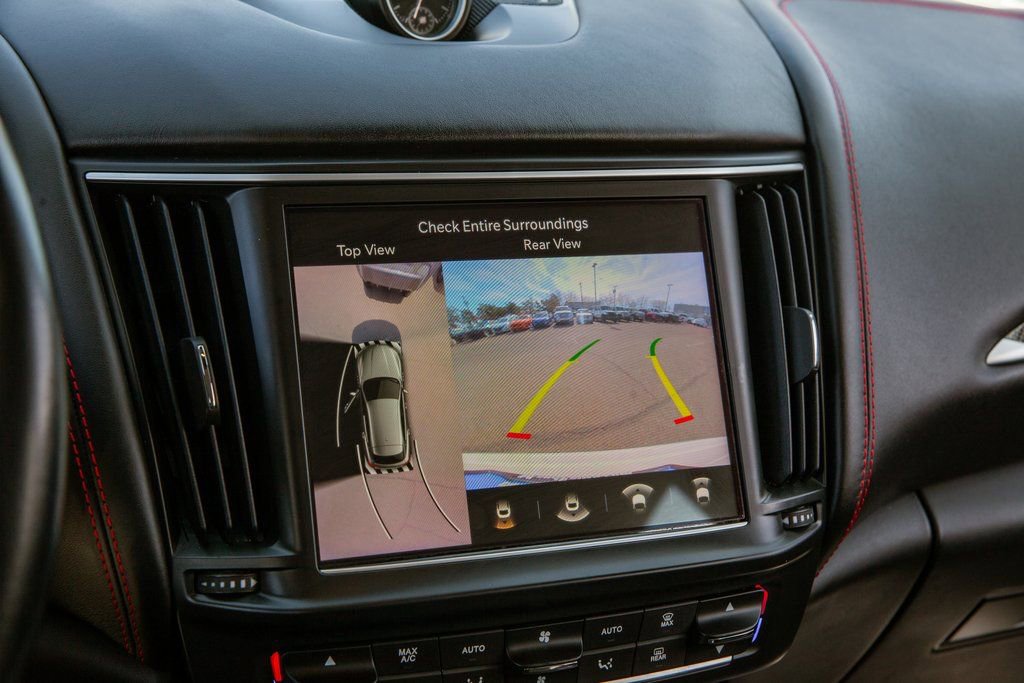 Used 2021 Maserati Levante GranLusso image 16