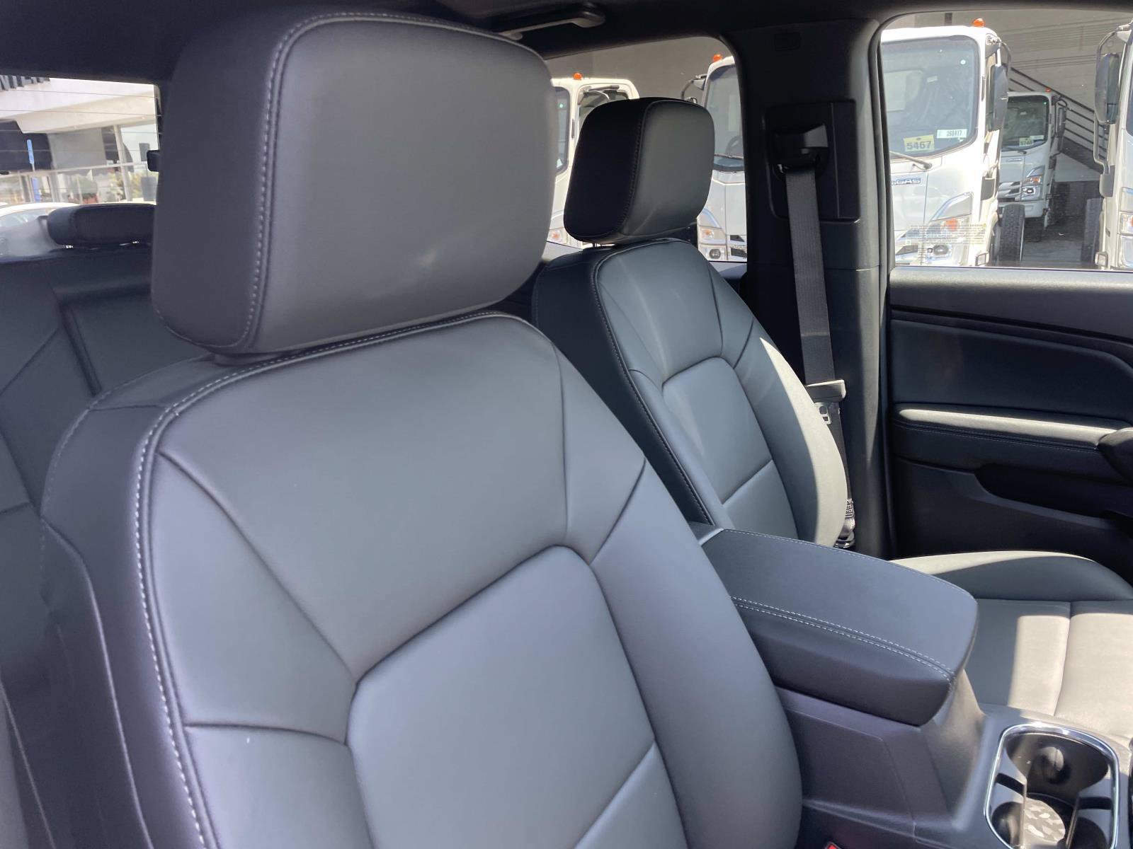 New 2026 GMC Canyon Elevation w/ Convenience Package RWD image 28