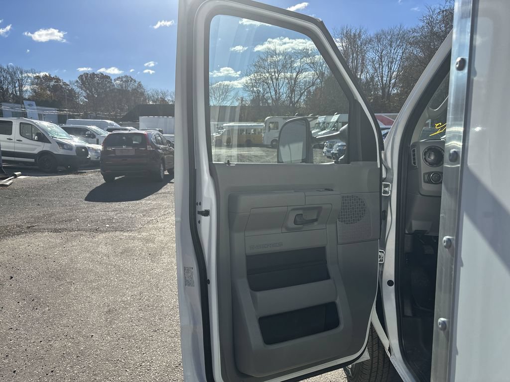 New 2024 Ford E-450 and Econoline 450 Super Duty w/ Power Windows & Locks Group RWD image 10