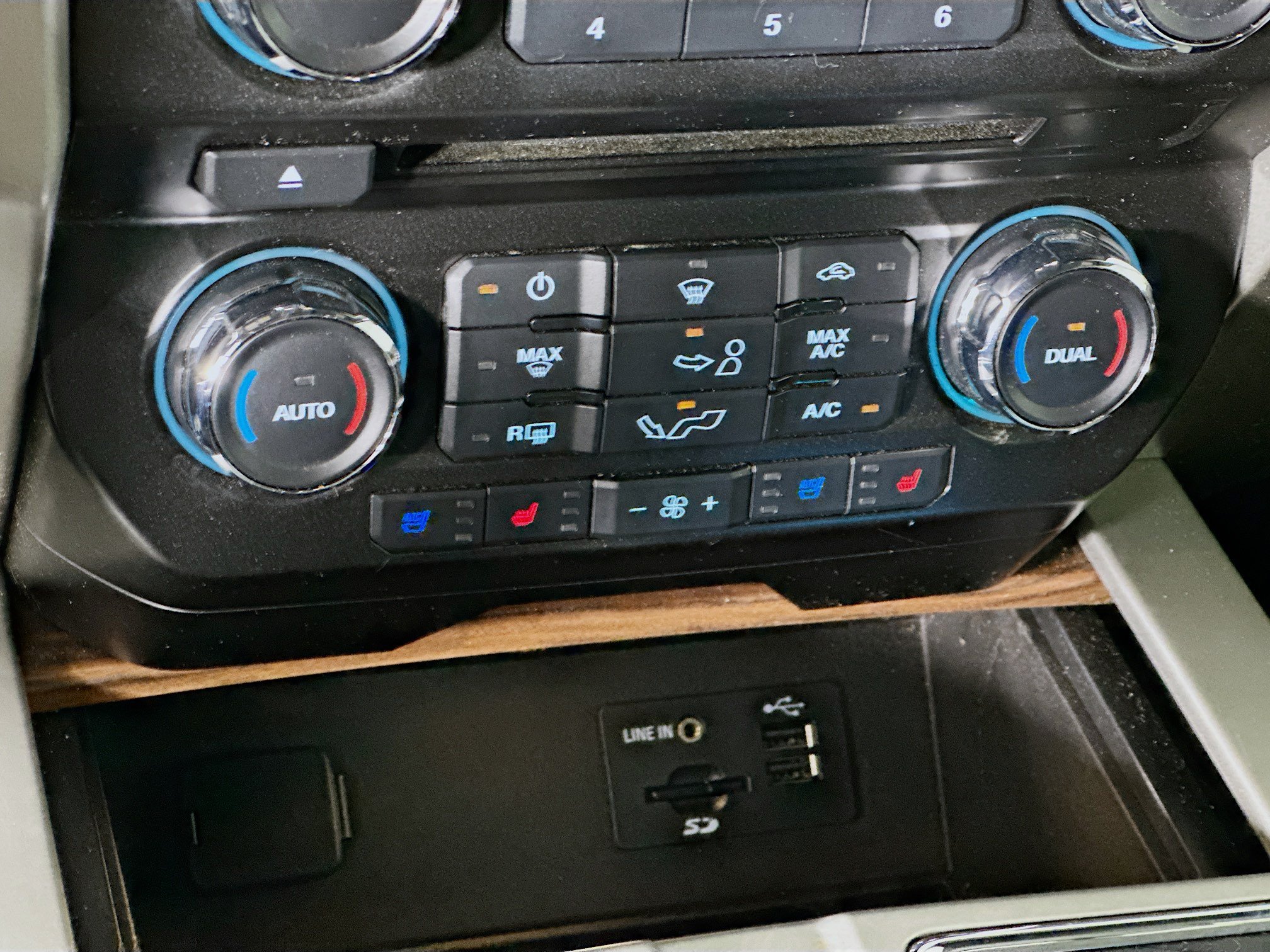 Used 2015 Ford F150 Lariat w/ Equipment Group 501A Mid AWD/4WD image 24
