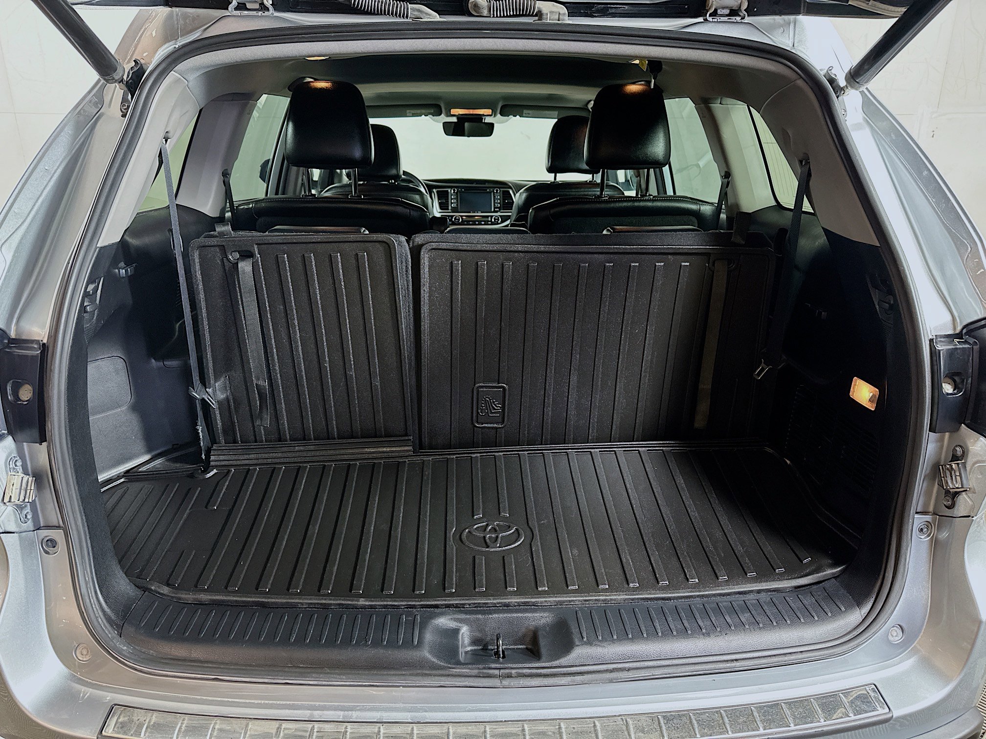 Used 2019 Toyota Highlander XLE image 25