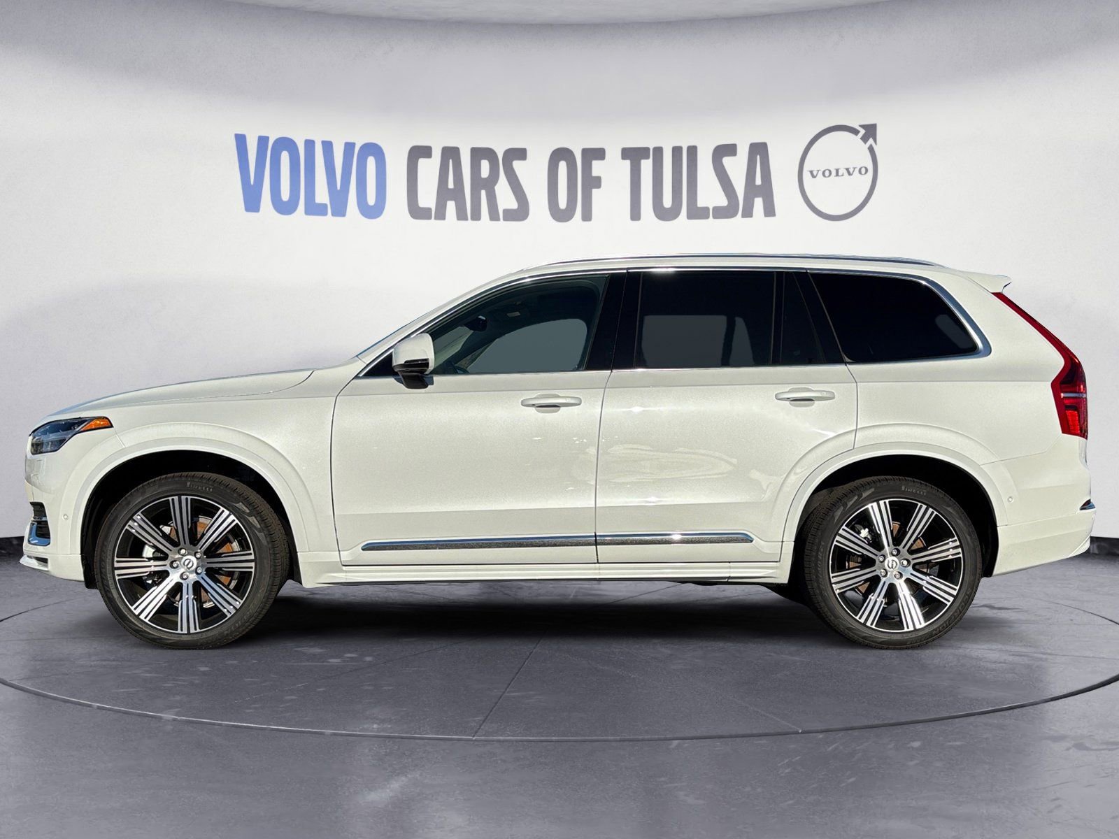New 2025 Volvo XC90 B6 Plus w/ Protection Package Premier image 2